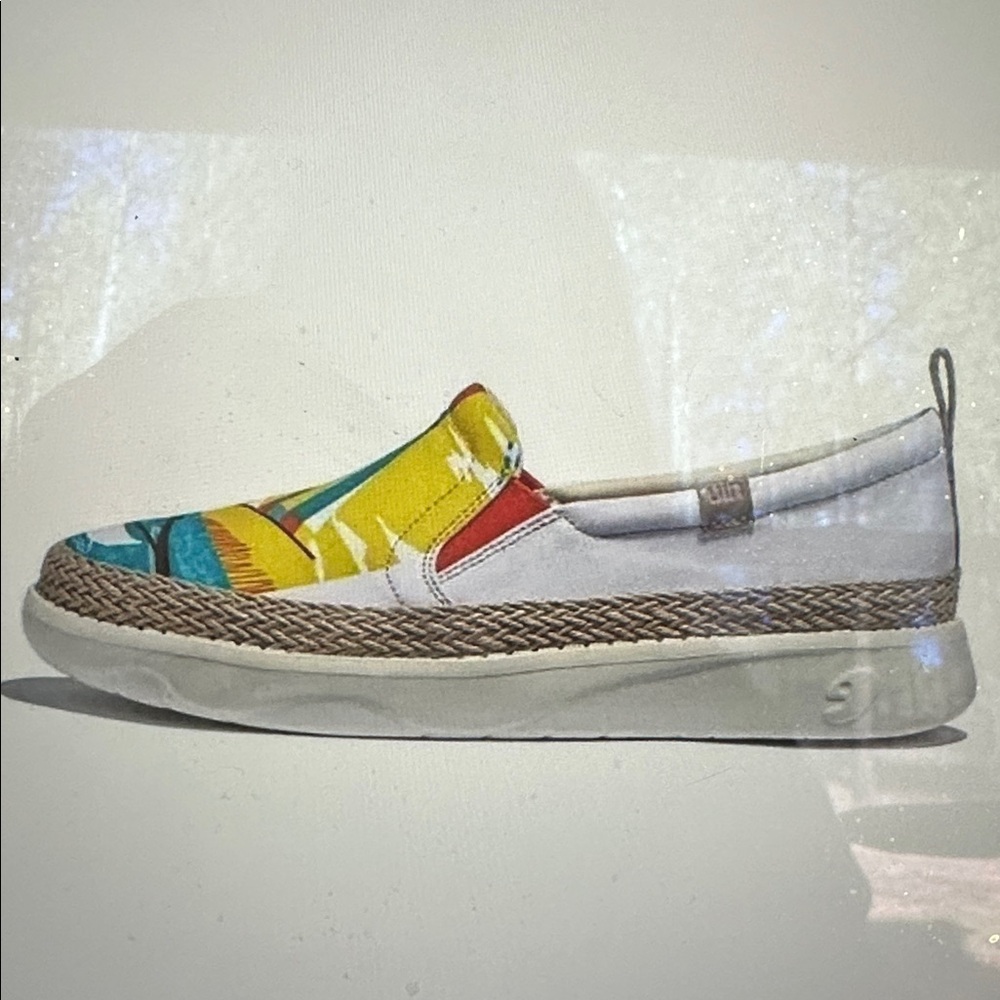 Uin Slip-On Canva Loafer Shoes, women’s size 8 1/2, “Surfing by Sea 2” style - Picture 7 of 17